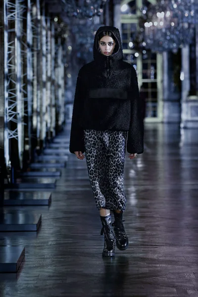 Look 27